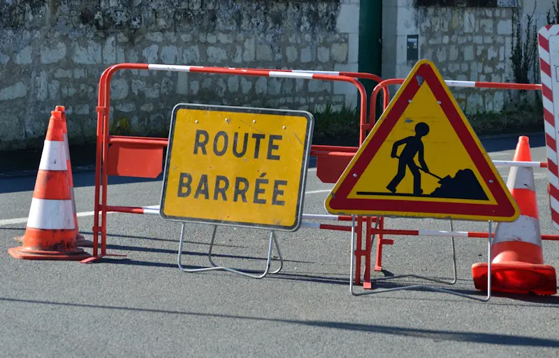 Panneau de travaux sur la route